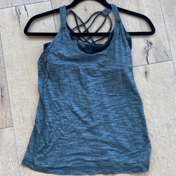 Lululemon tank top/ attached sports bra size 2 - Picture 3 of 5